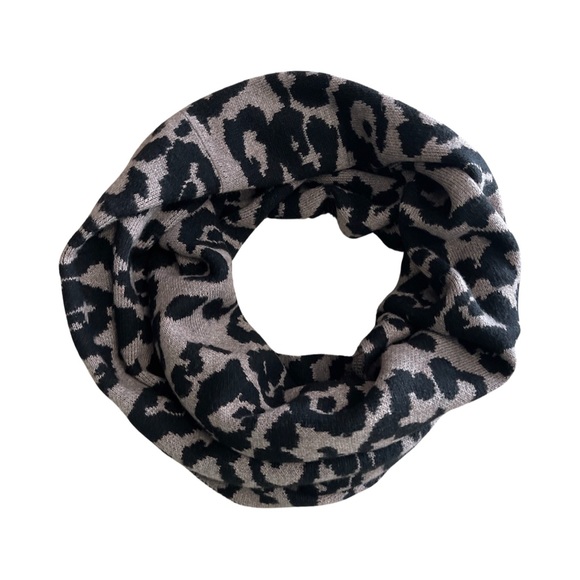 BCBG MAX AZRIA Wrap / Scarf 🧣 - Picture 1 of 8